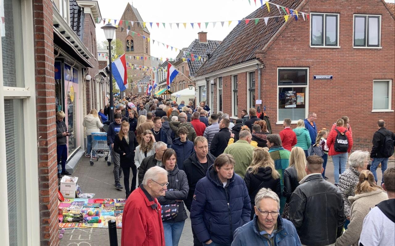 'Mensen willen er weer uit'. Duizenden mensen bezoeken vrijmarkten in